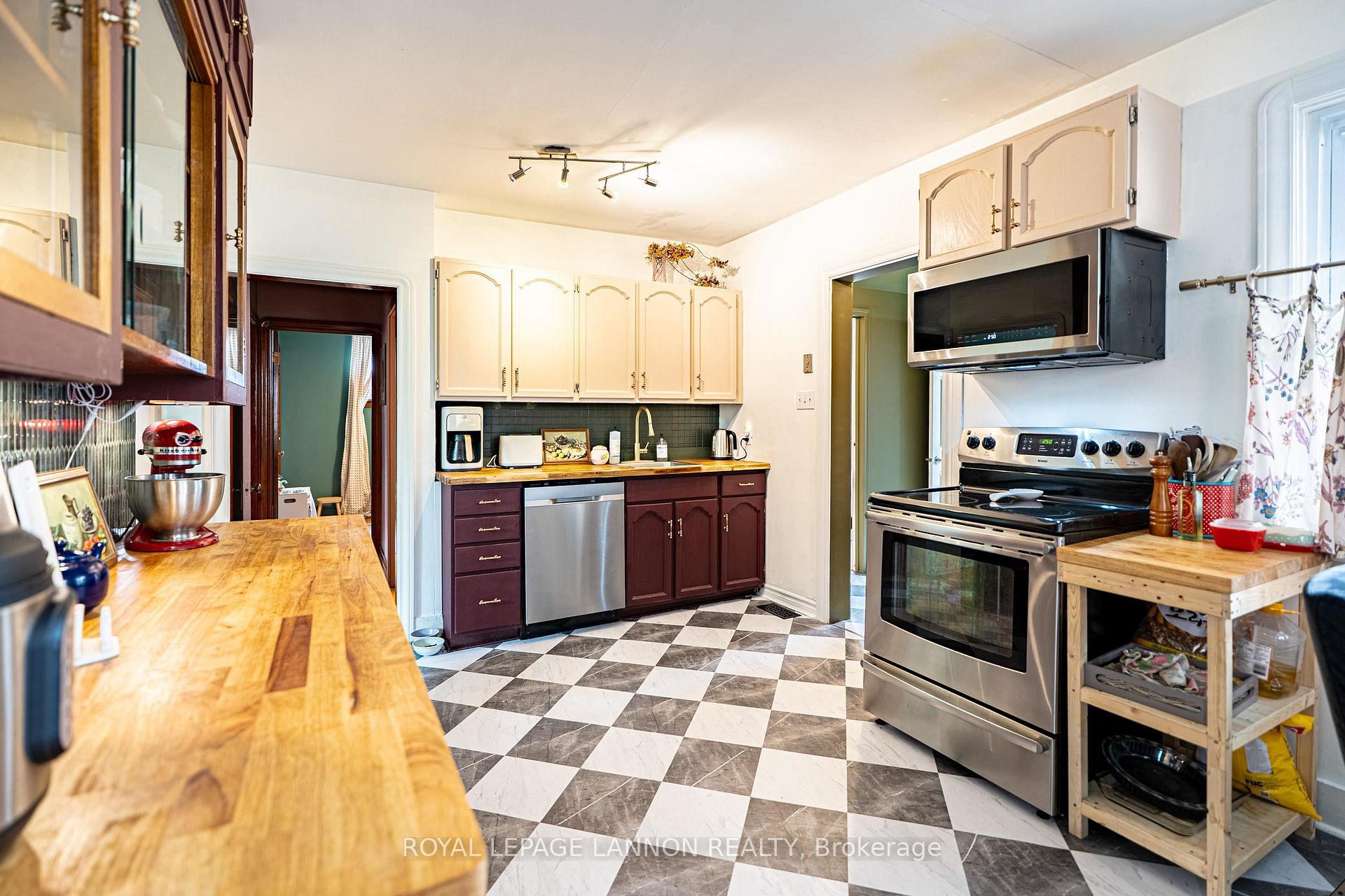Photo 24 of 2029 Hamilton Ave., Thunder Bay, Hyde Park — HOMEH