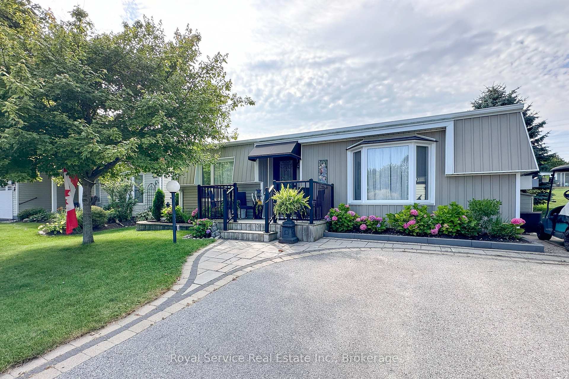 Photo 1 of 27 Cornerbrook Court, Clarington, Newcastle — HOMEH