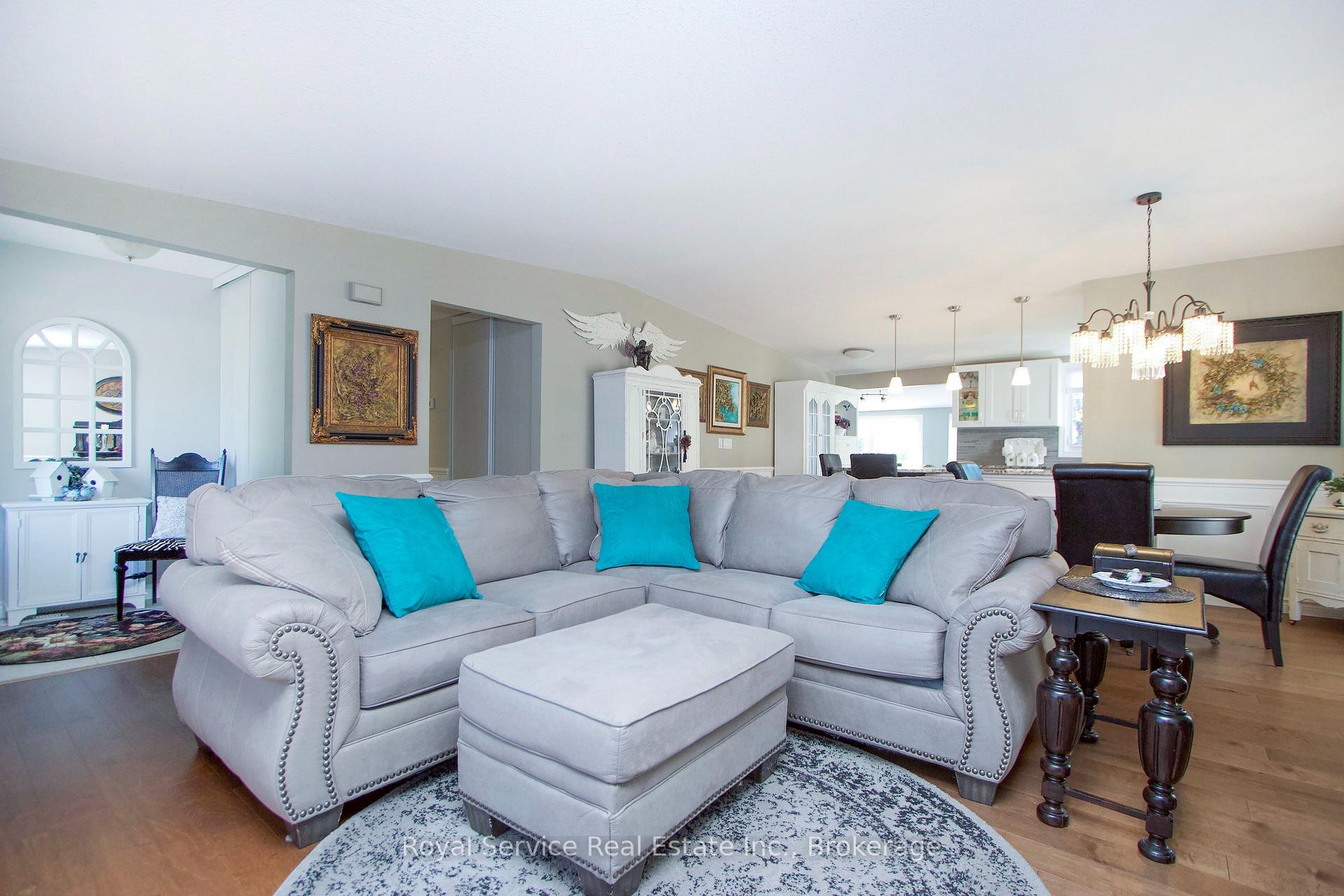 Photo 5 of 27 Cornerbrook Court, Clarington, Newcastle — HOMEH