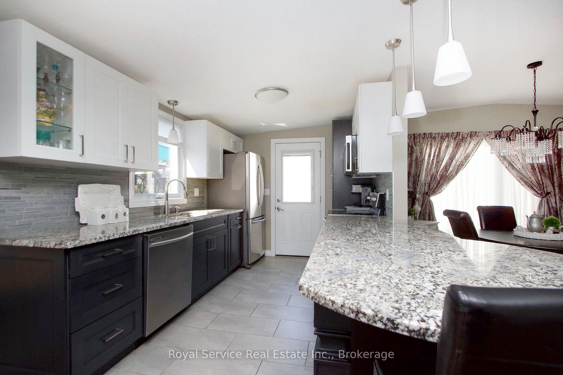Photo 12 of 27 Cornerbrook Court, Clarington, Newcastle — HOMEH