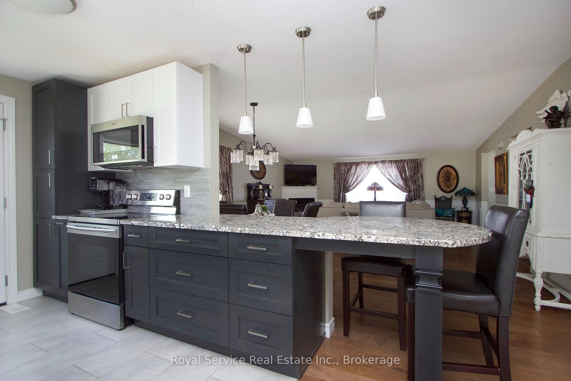 Photo 13 of 27 Cornerbrook Court, Clarington, Newcastle — HOMEH