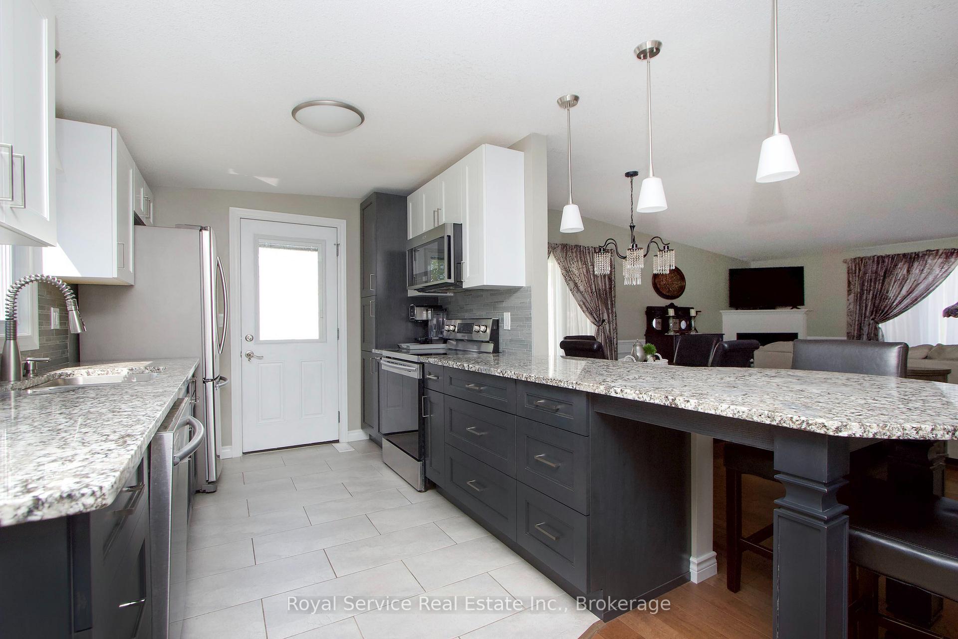 Photo 14 of 27 Cornerbrook Court, Clarington, Newcastle — HOMEH