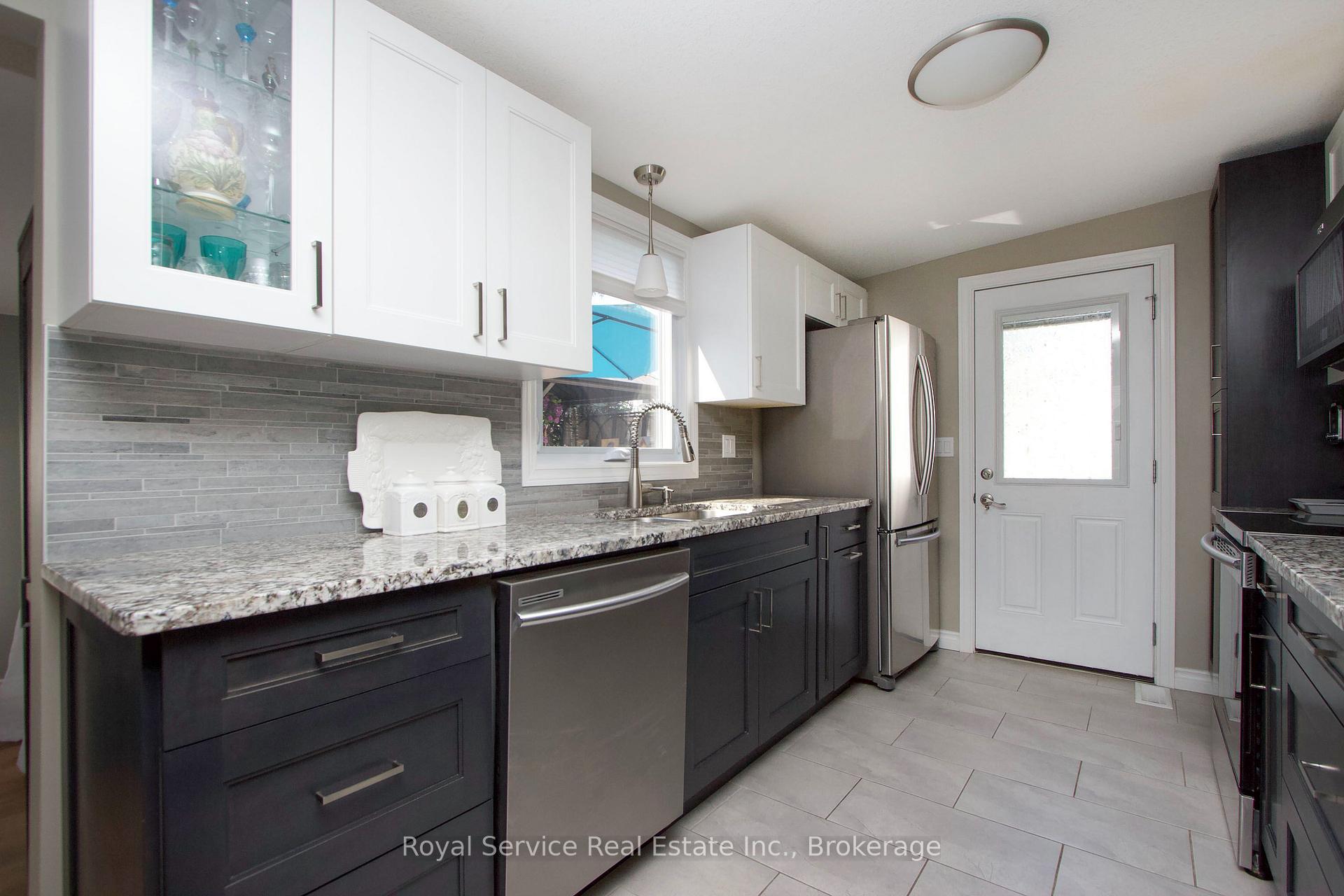 Photo 15 of 27 Cornerbrook Court, Clarington, Newcastle — HOMEH
