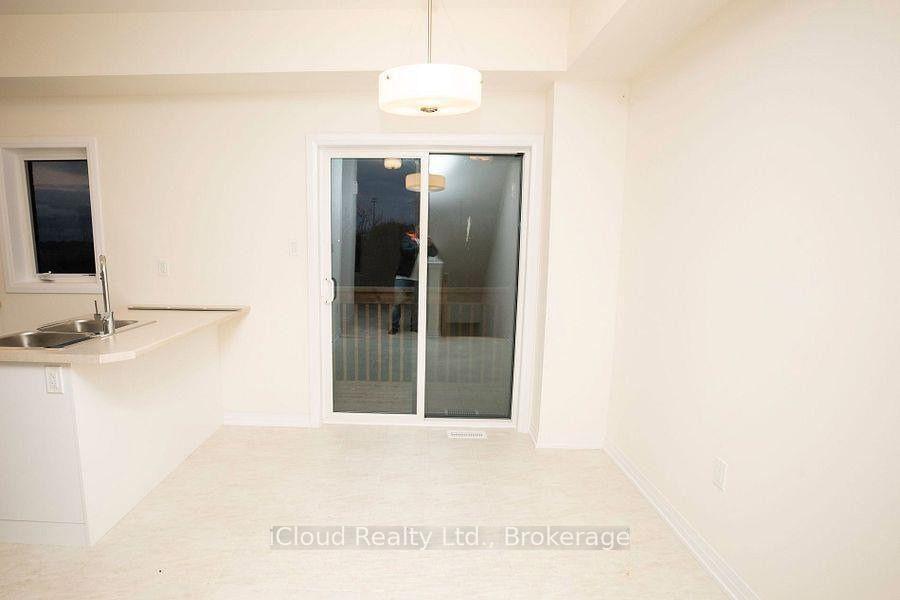 Photo 5 of 84 Fieldridge Crescent, Brampton, Sandringham-Wellington North — HOMEH