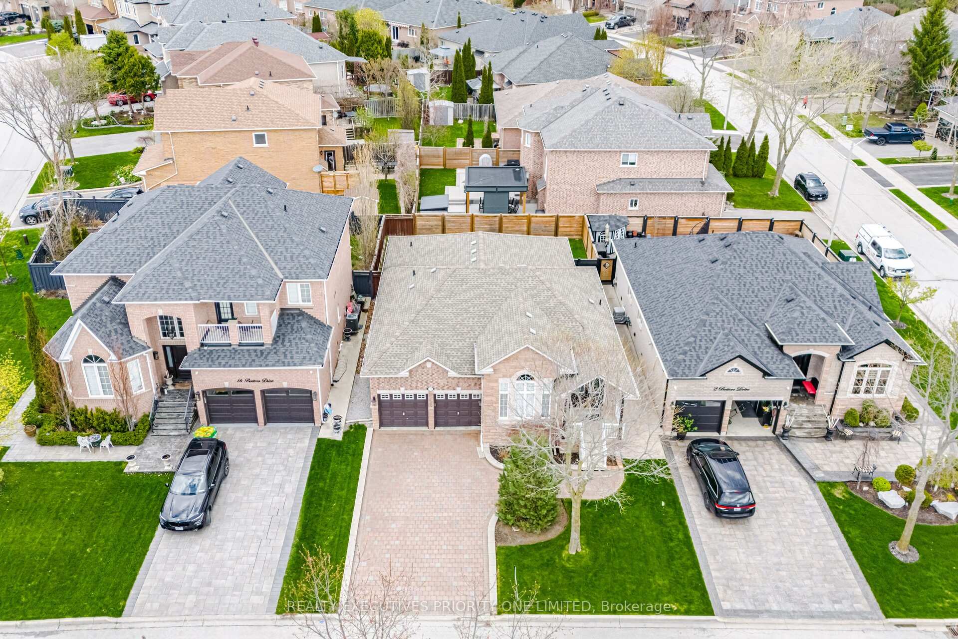 Photo 2 of 10 Bottero Drive, Vaughan, Rural Vaughan — HOMEH