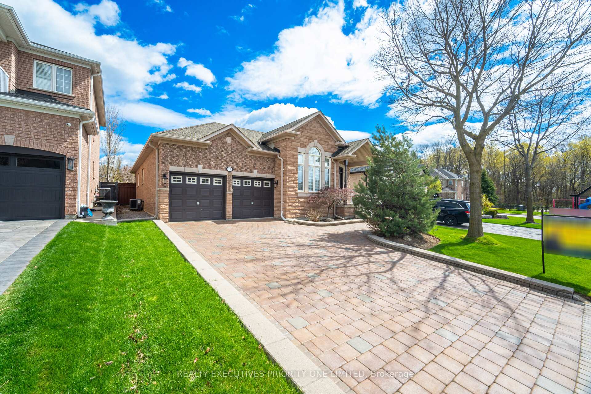 Photo 3 of 10 Bottero Drive, Vaughan, Rural Vaughan — HOMEH