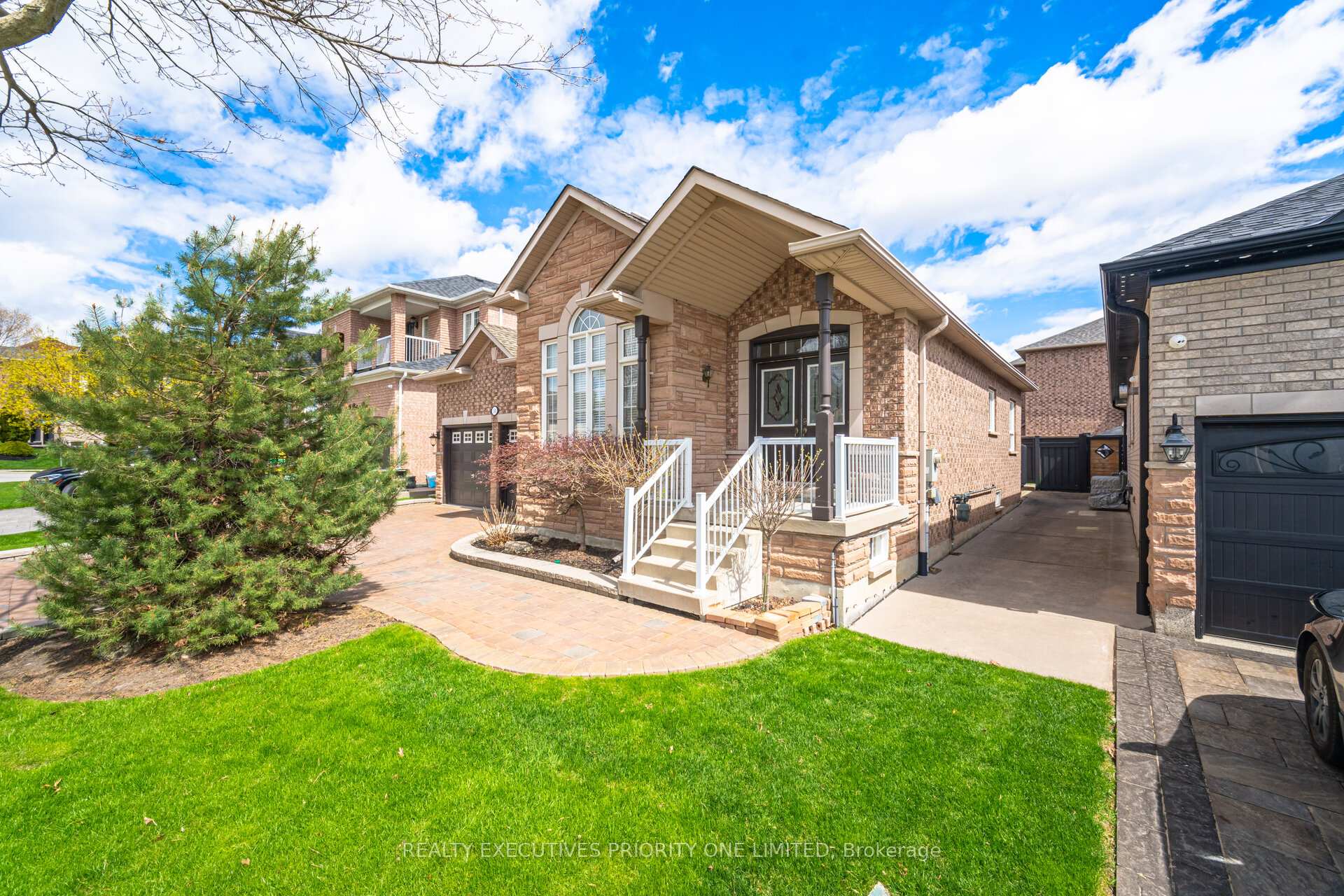 Photo 4 of 10 Bottero Drive, Vaughan, Rural Vaughan — HOMEH