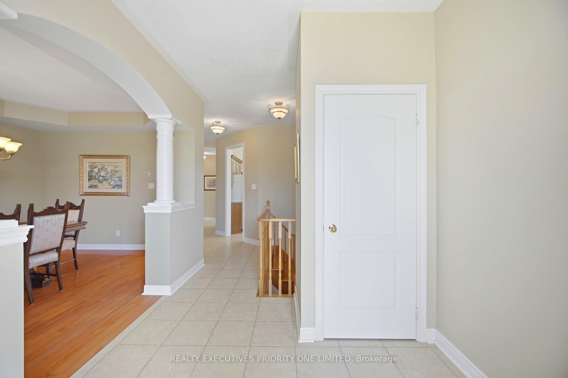 Photo 5 of 10 Bottero Drive, Vaughan, Rural Vaughan — HOMEH