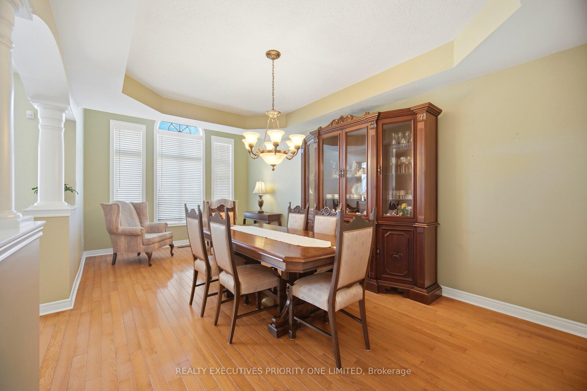 Photo 6 of 10 Bottero Drive, Vaughan, Rural Vaughan — HOMEH