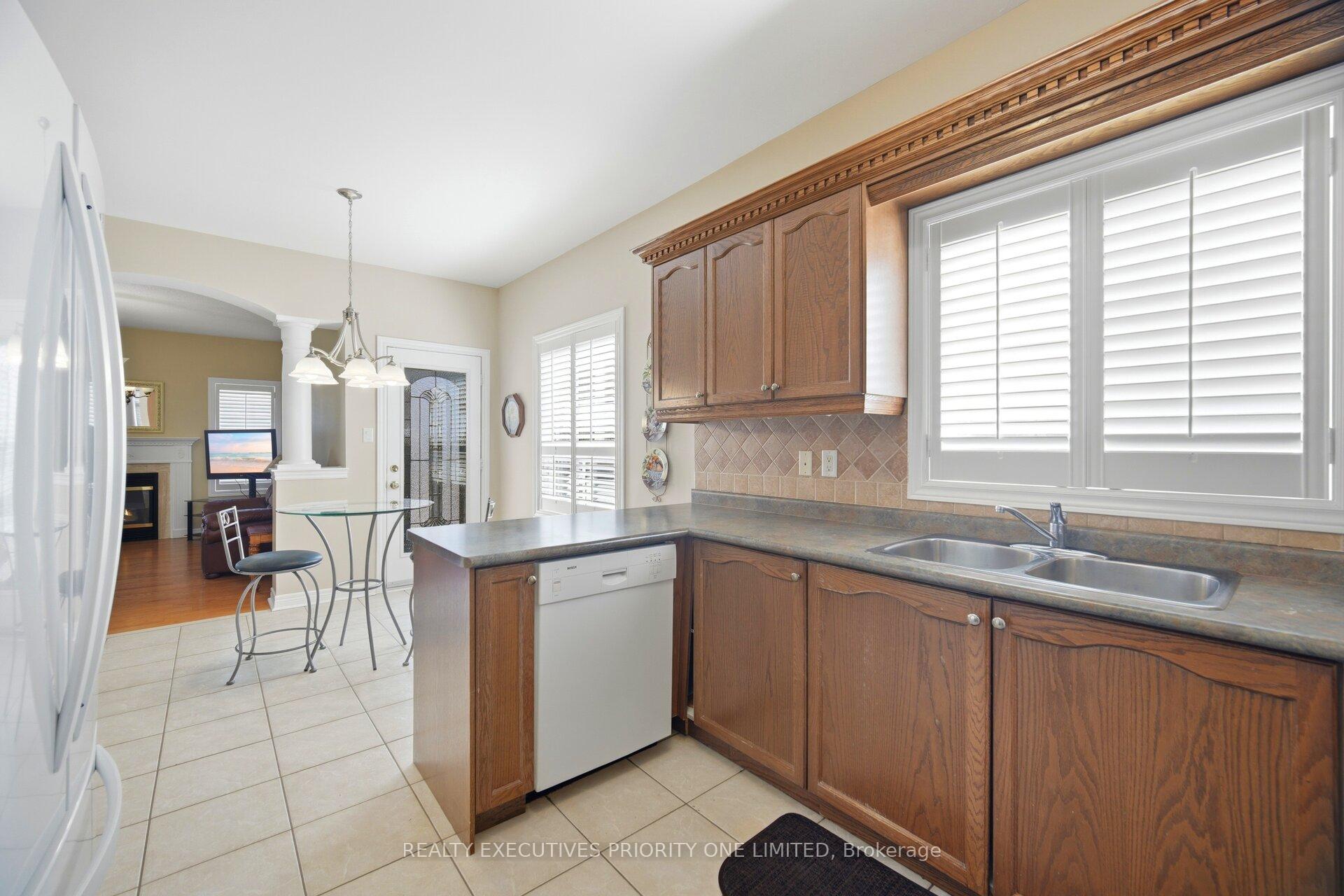 Photo 13 of 10 Bottero Drive, Vaughan, Rural Vaughan — HOMEH