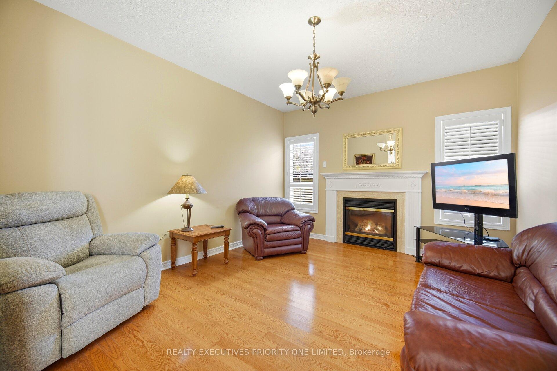 Photo 17 of 10 Bottero Drive, Vaughan, Rural Vaughan — HOMEH