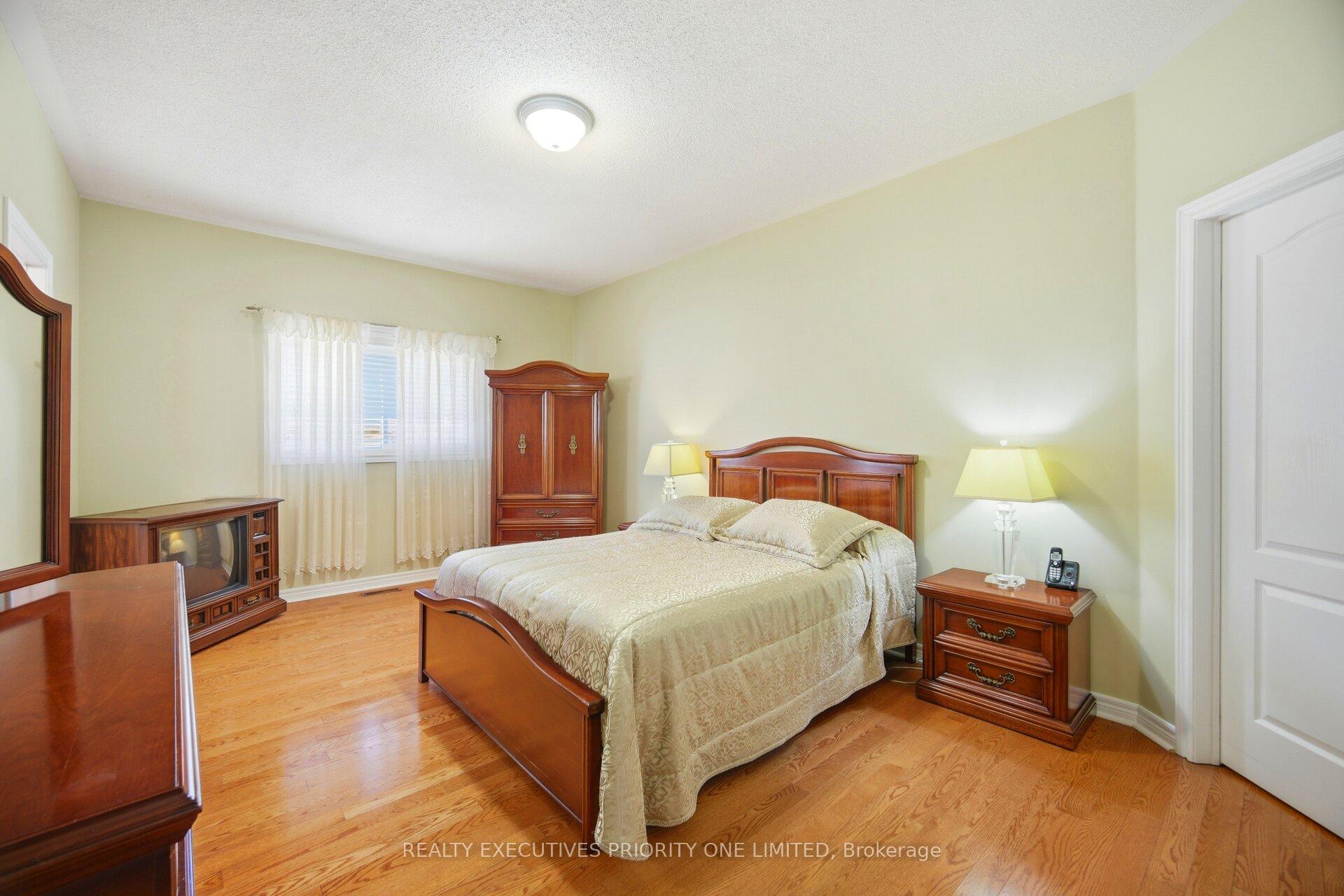 Photo 20 of 10 Bottero Drive, Vaughan, Rural Vaughan — HOMEH
