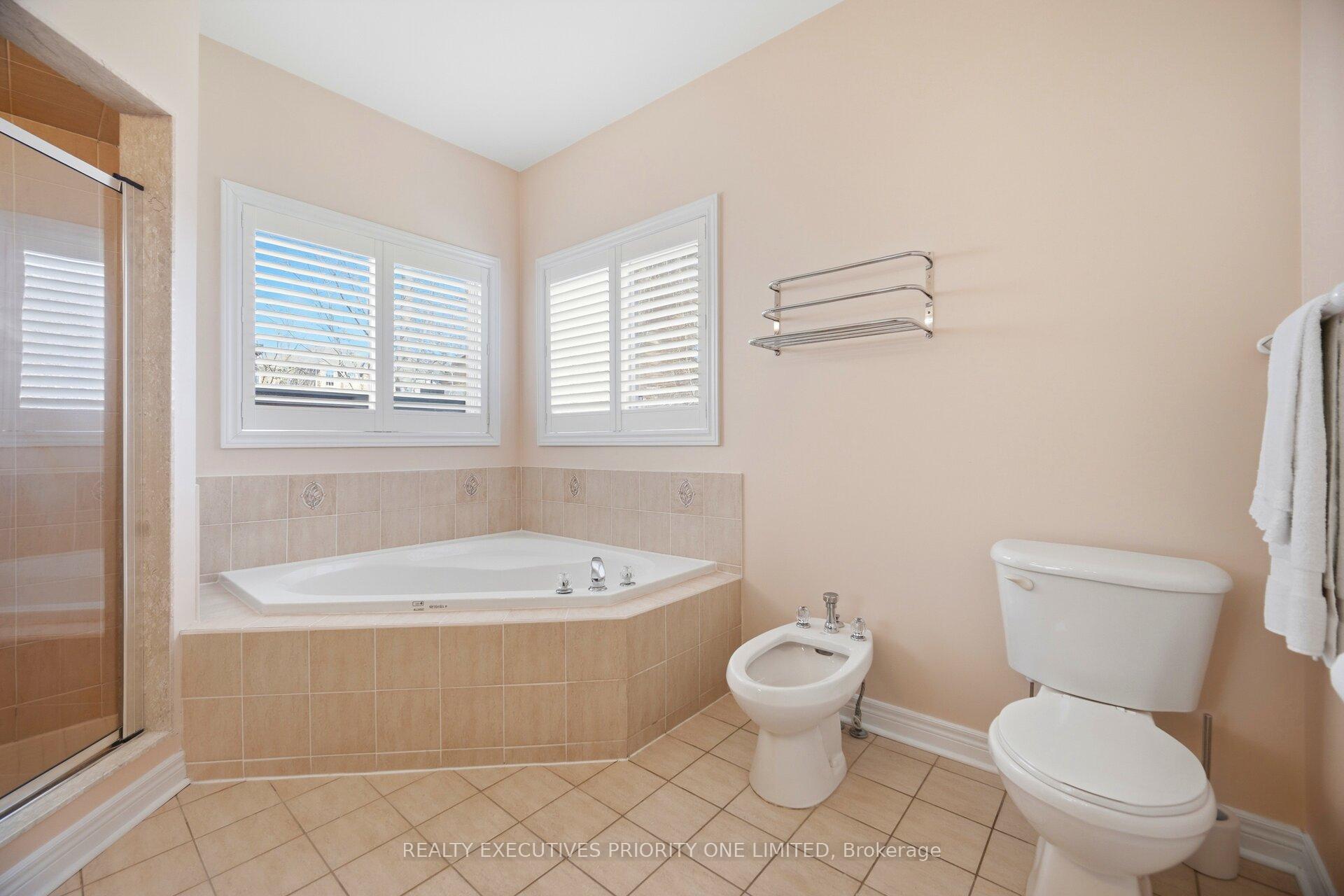 Photo 24 of 10 Bottero Drive, Vaughan, Rural Vaughan — HOMEH