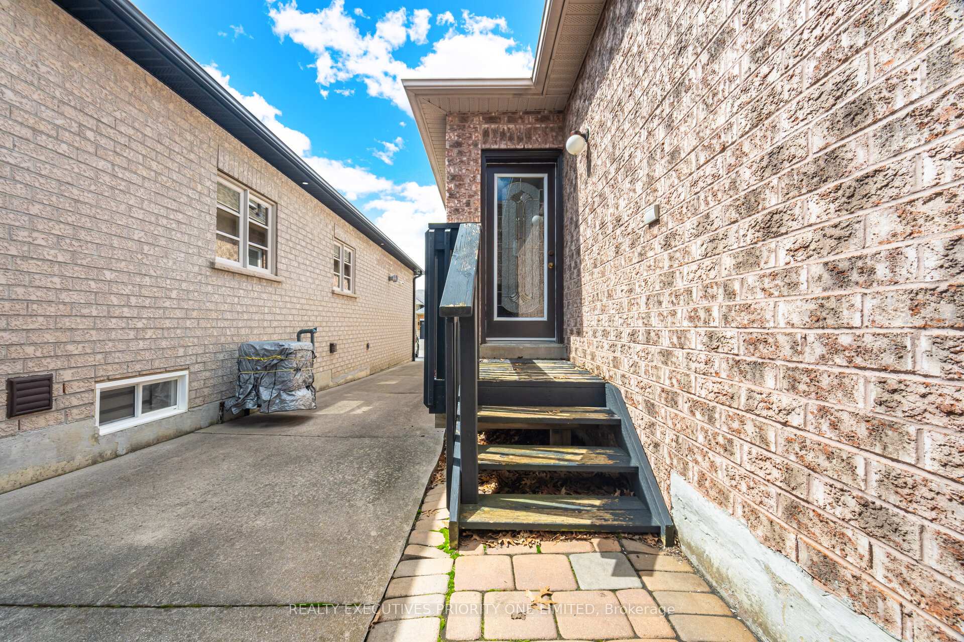 Photo 35 of 10 Bottero Drive, Vaughan, Rural Vaughan — HOMEH