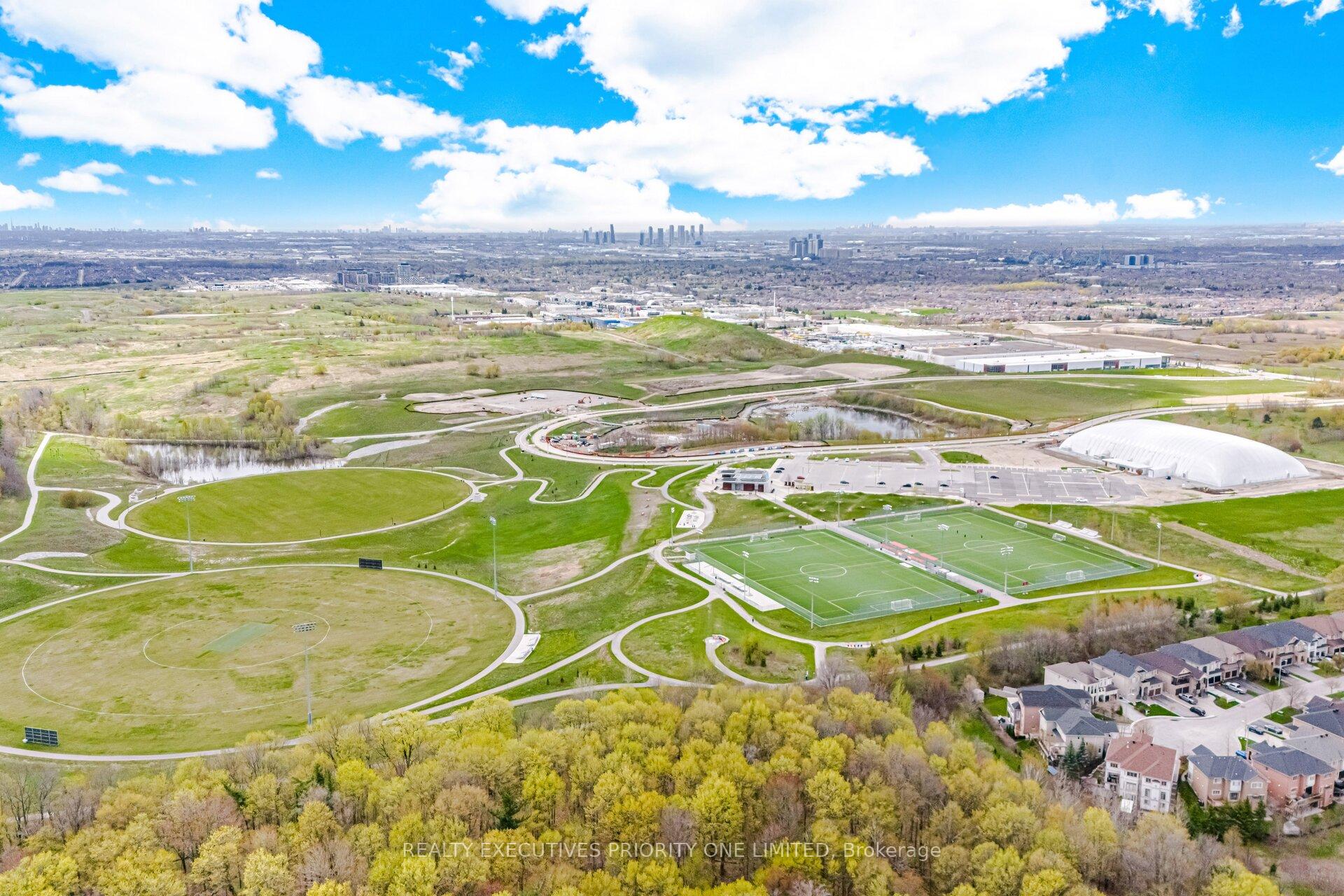 Photo 44 of 10 Bottero Drive, Vaughan, Rural Vaughan — HOMEH