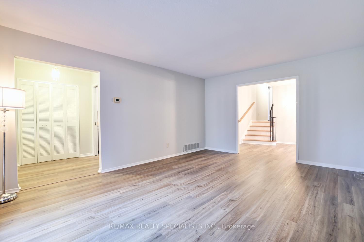 Photo 9 of 2390 Pyramid Crescent, Mississauga, Sheridan — HOMEH