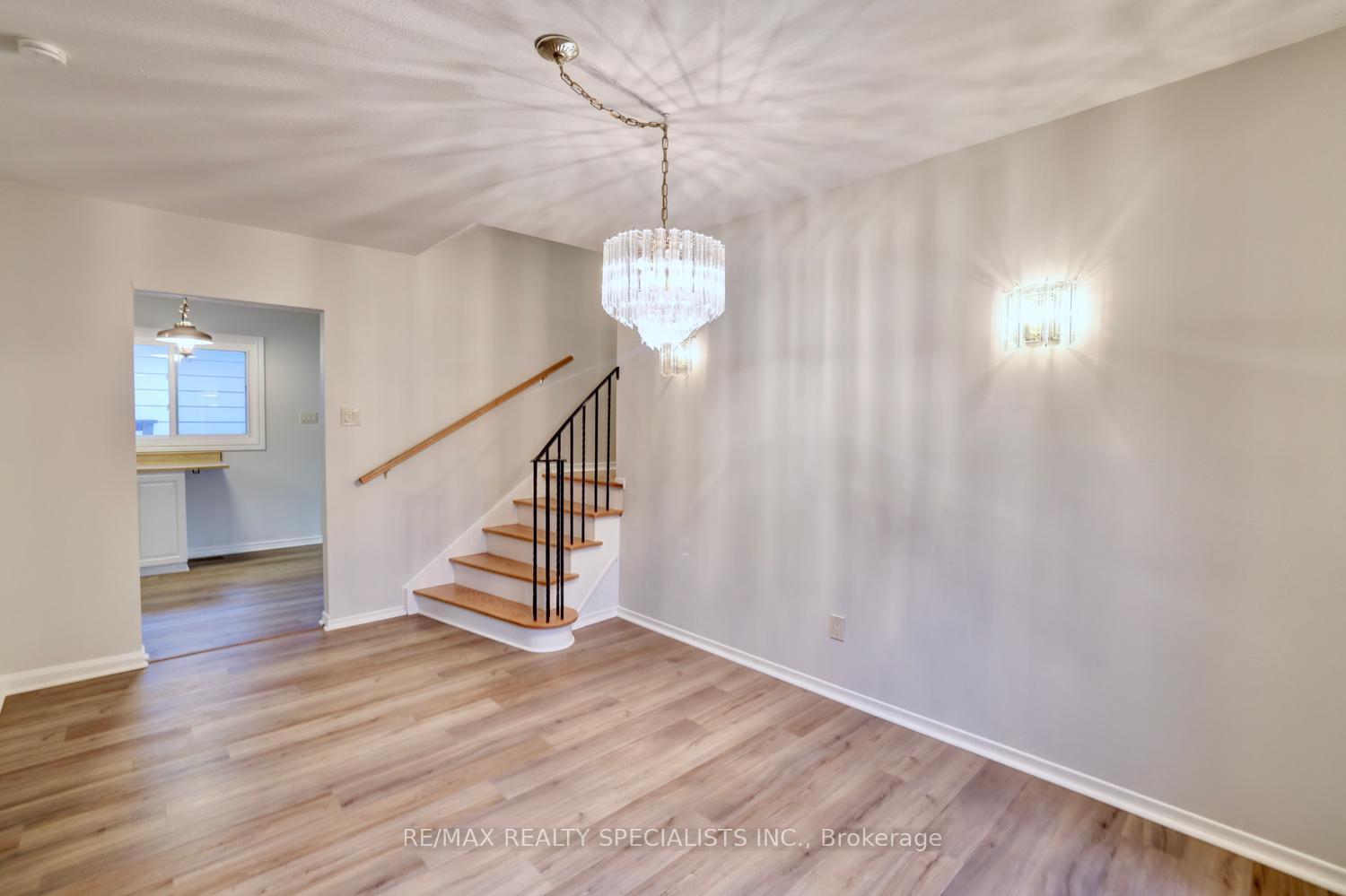 Photo 10 of 2390 Pyramid Crescent, Mississauga, Sheridan — HOMEH