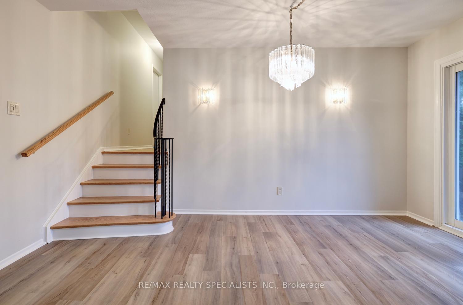 Photo 11 of 2390 Pyramid Crescent, Mississauga, Sheridan — HOMEH