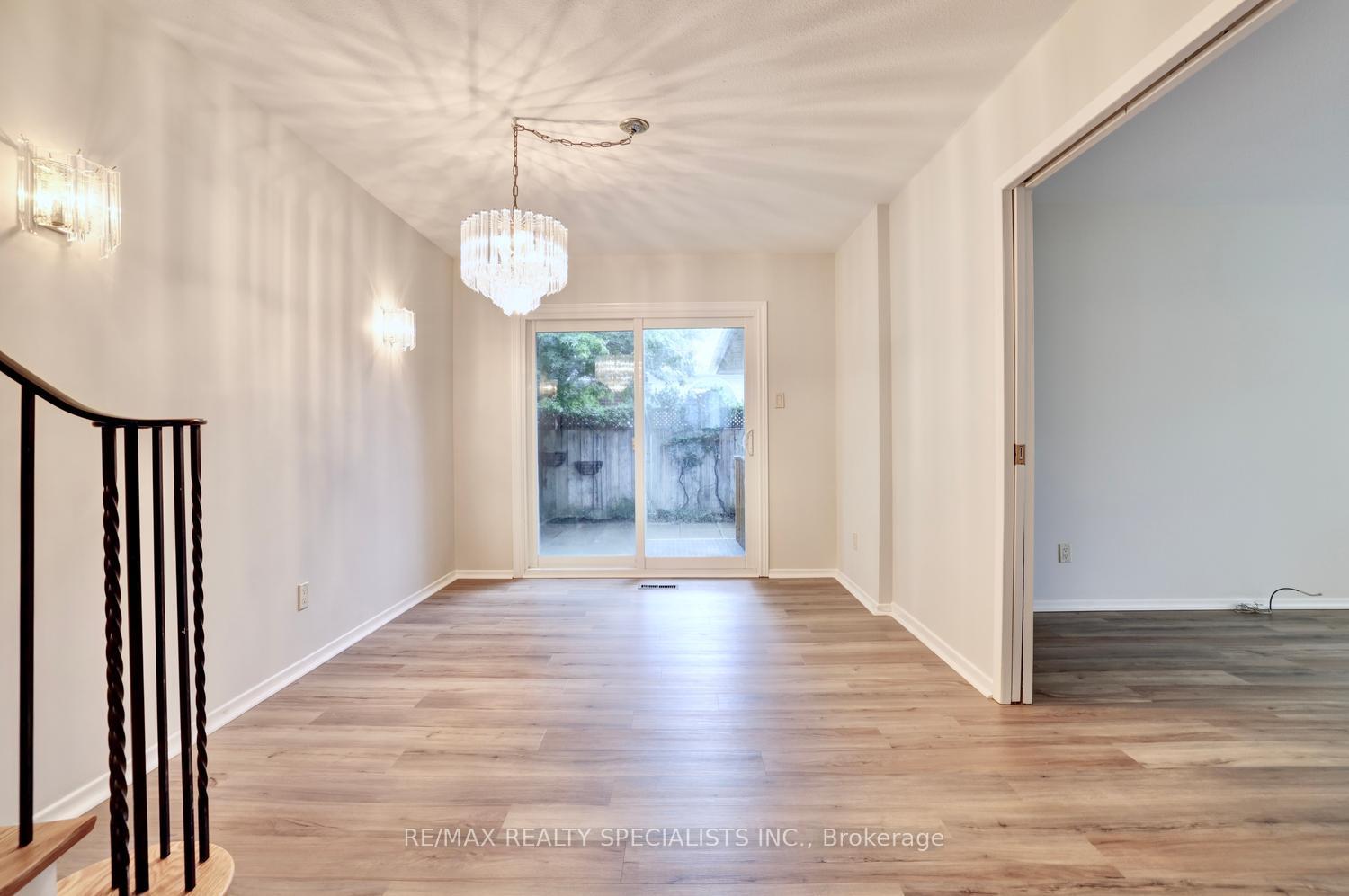 Photo 12 of 2390 Pyramid Crescent, Mississauga, Sheridan — HOMEH