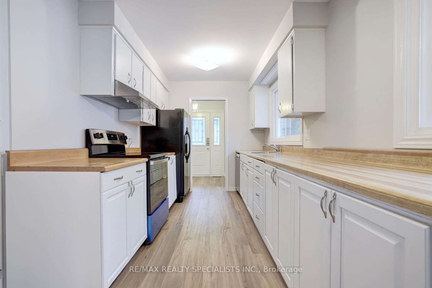 Photo 13 of 2390 Pyramid Crescent, Mississauga, Sheridan — HOMEH