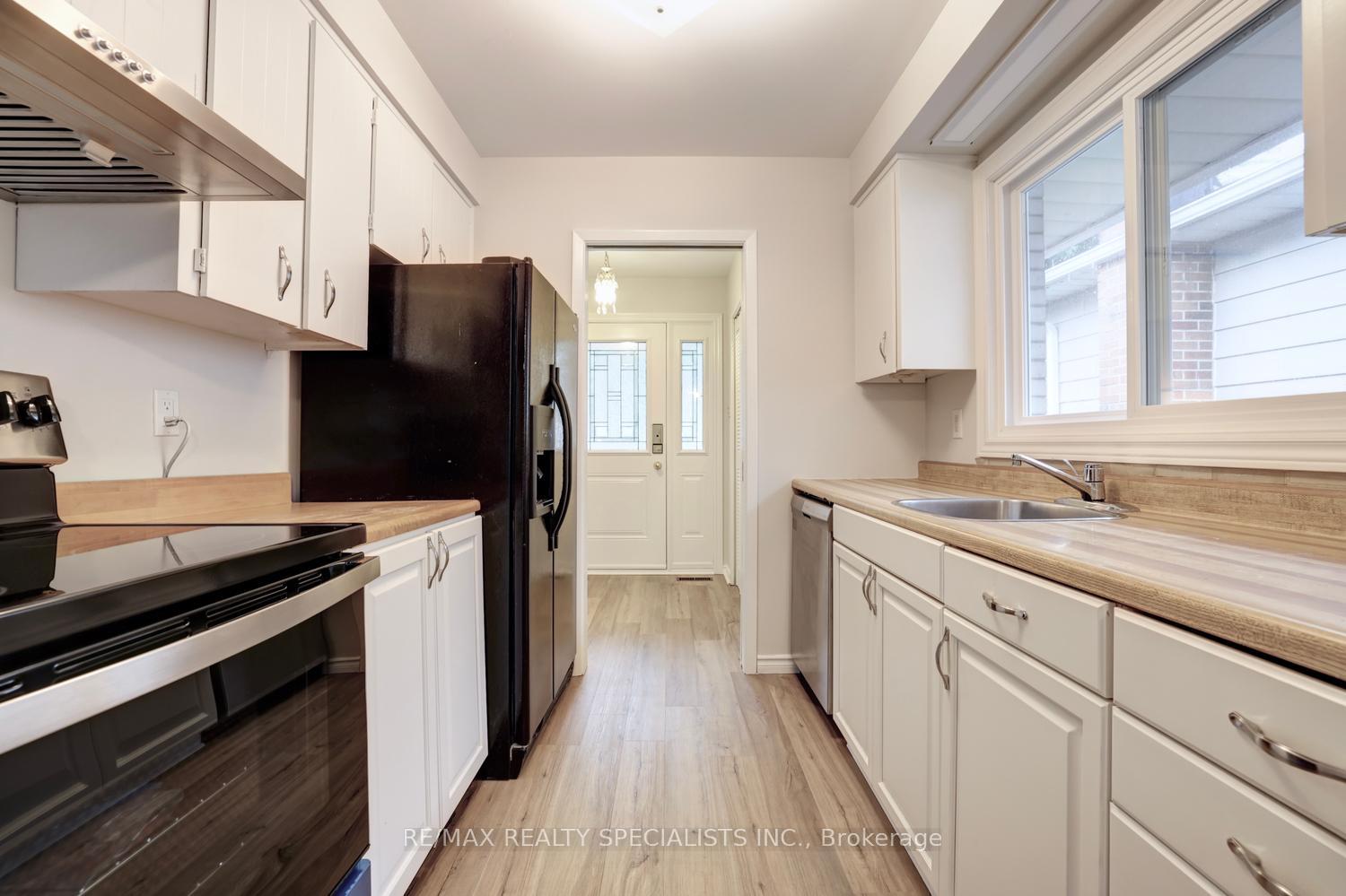 Photo 14 of 2390 Pyramid Crescent, Mississauga, Sheridan — HOMEH