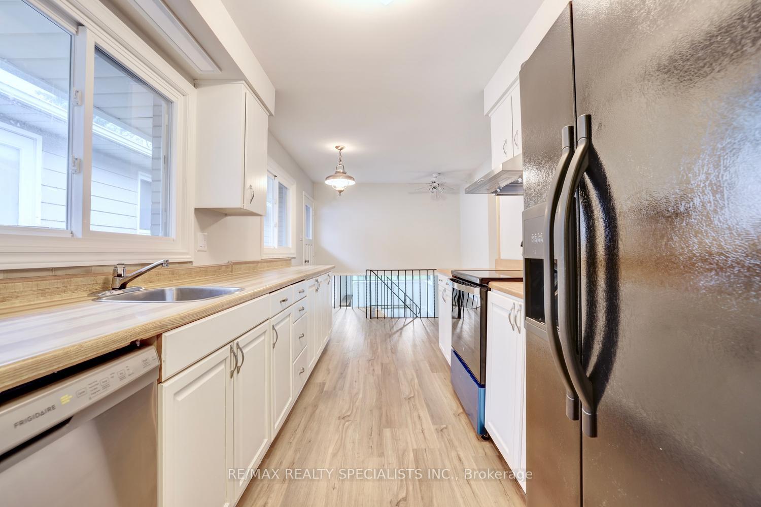 Photo 15 of 2390 Pyramid Crescent, Mississauga, Sheridan — HOMEH