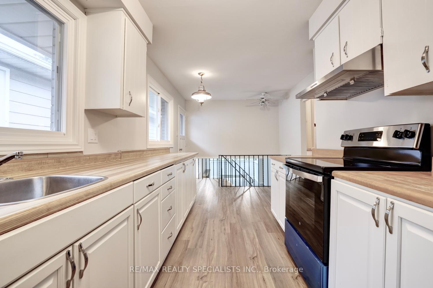 Photo 16 of 2390 Pyramid Crescent, Mississauga, Sheridan — HOMEH