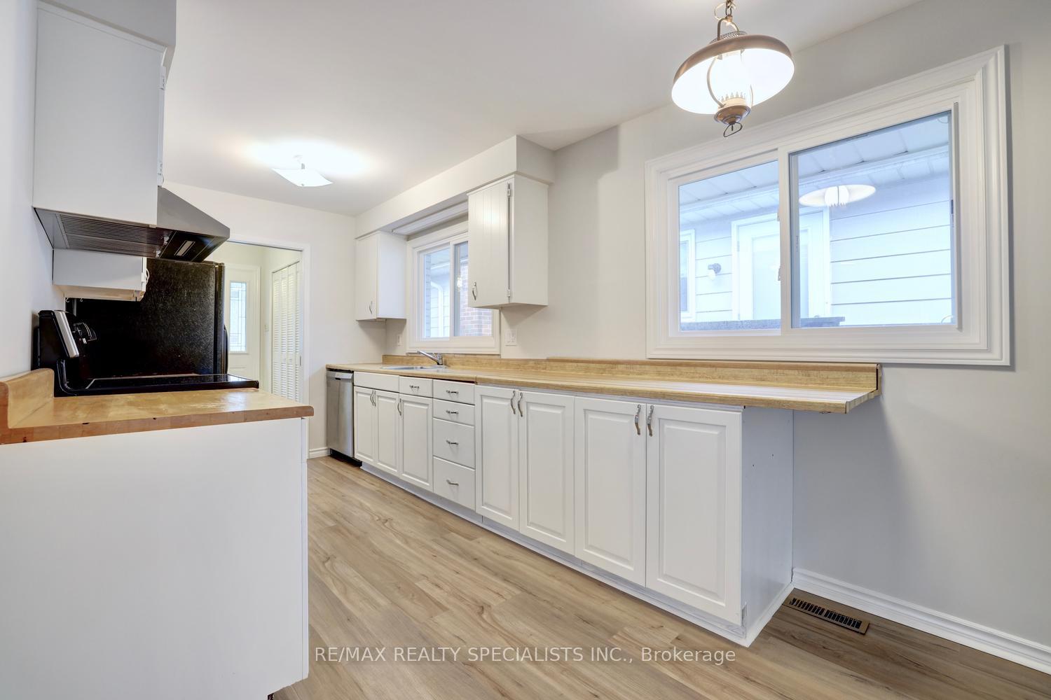 Photo 17 of 2390 Pyramid Crescent, Mississauga, Sheridan — HOMEH