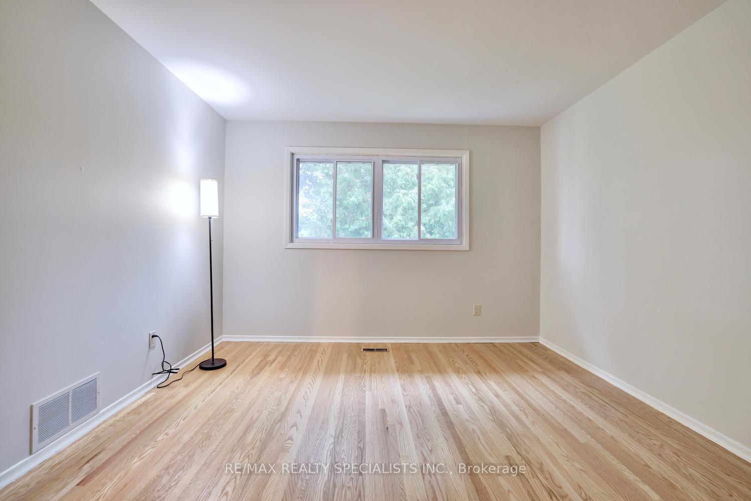 Photo 21 of 2390 Pyramid Crescent, Mississauga, Sheridan — HOMEH