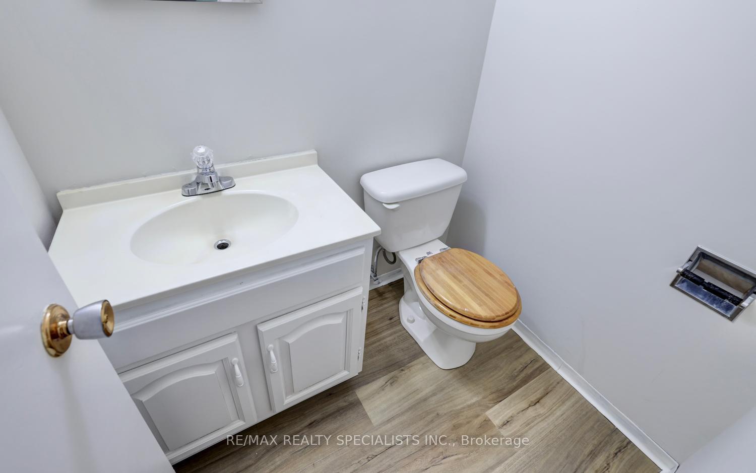 Photo 23 of 2390 Pyramid Crescent, Mississauga, Sheridan — HOMEH