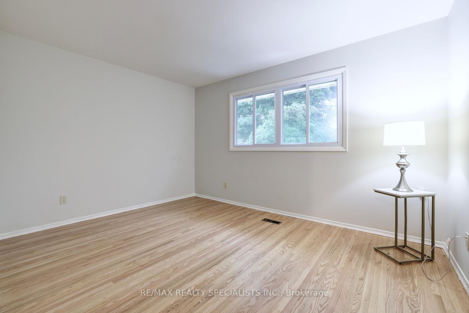 Photo 24 of 2390 Pyramid Crescent, Mississauga, Sheridan — HOMEH