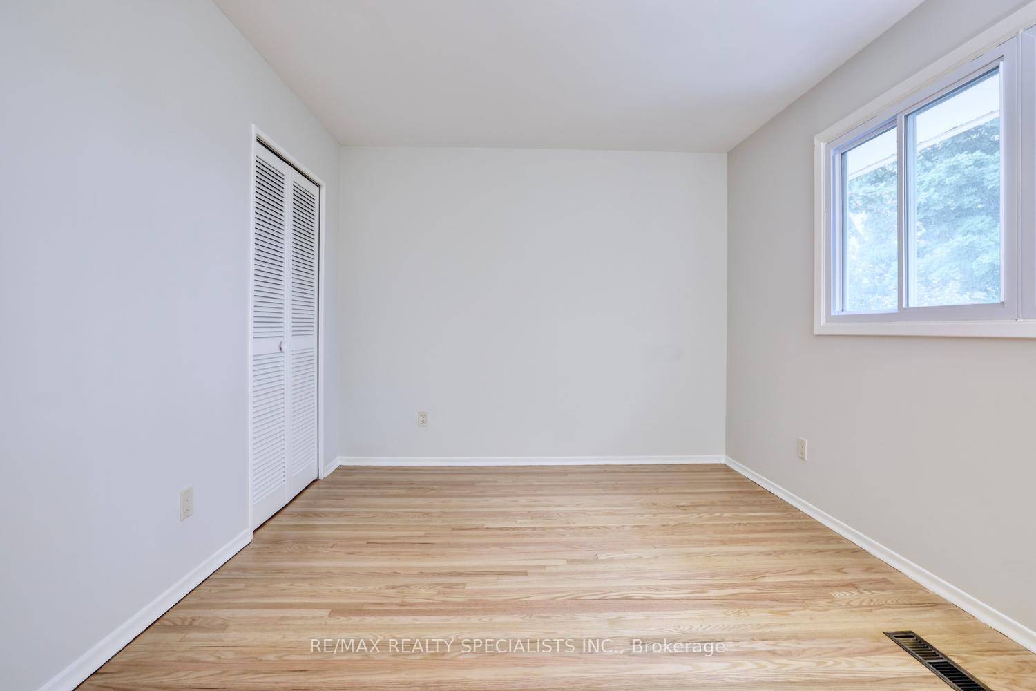 Photo 25 of 2390 Pyramid Crescent, Mississauga, Sheridan — HOMEH