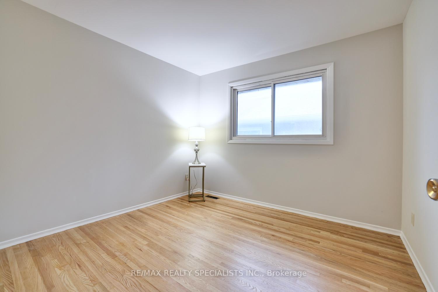 Photo 26 of 2390 Pyramid Crescent, Mississauga, Sheridan — HOMEH