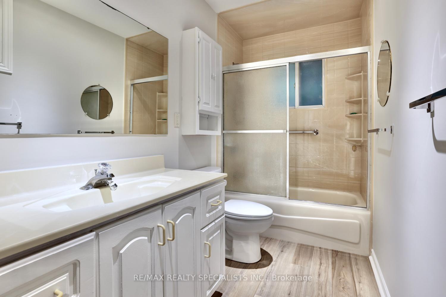 Photo 27 of 2390 Pyramid Crescent, Mississauga, Sheridan — HOMEH
