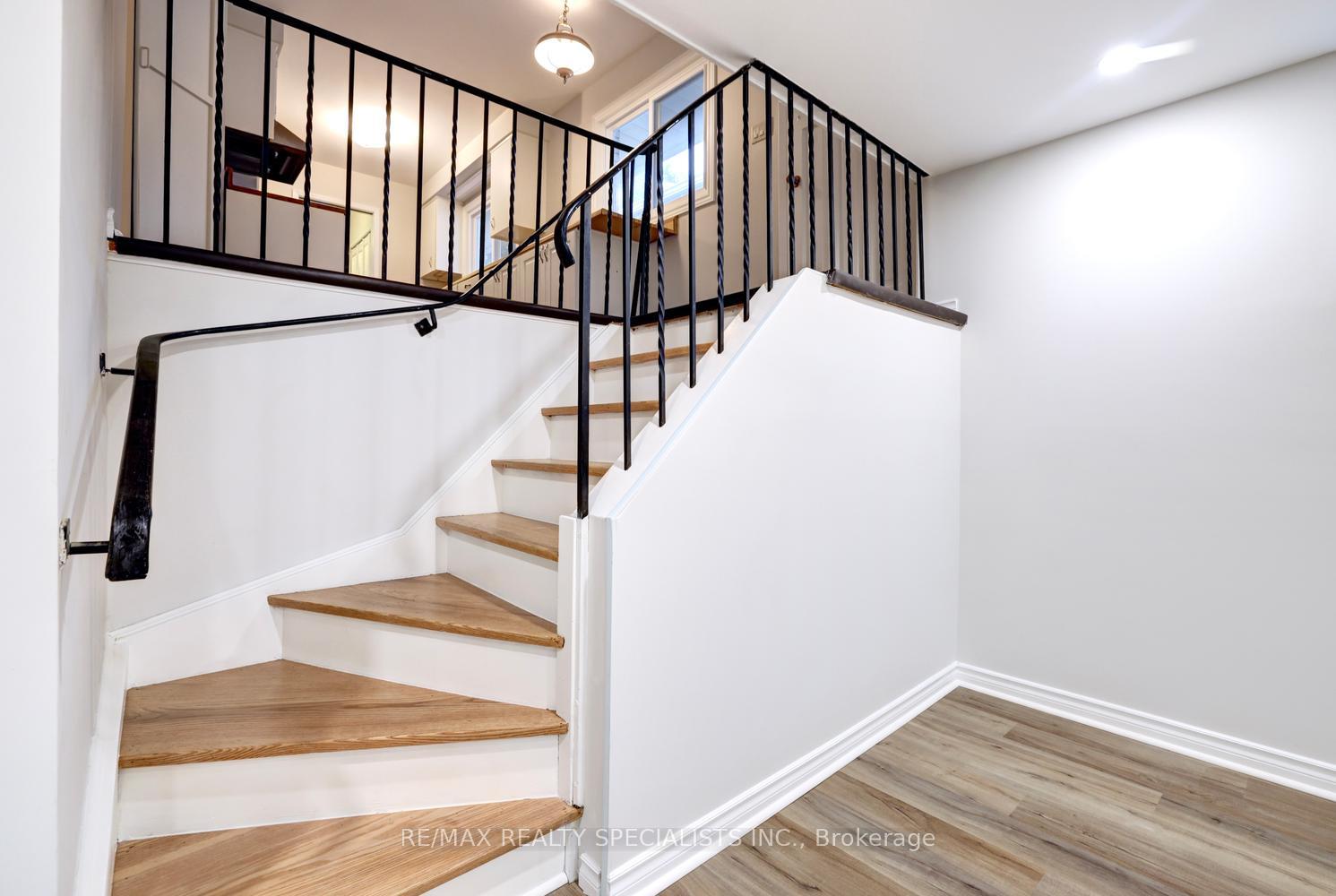 Photo 28 of 2390 Pyramid Crescent, Mississauga, Sheridan — HOMEH