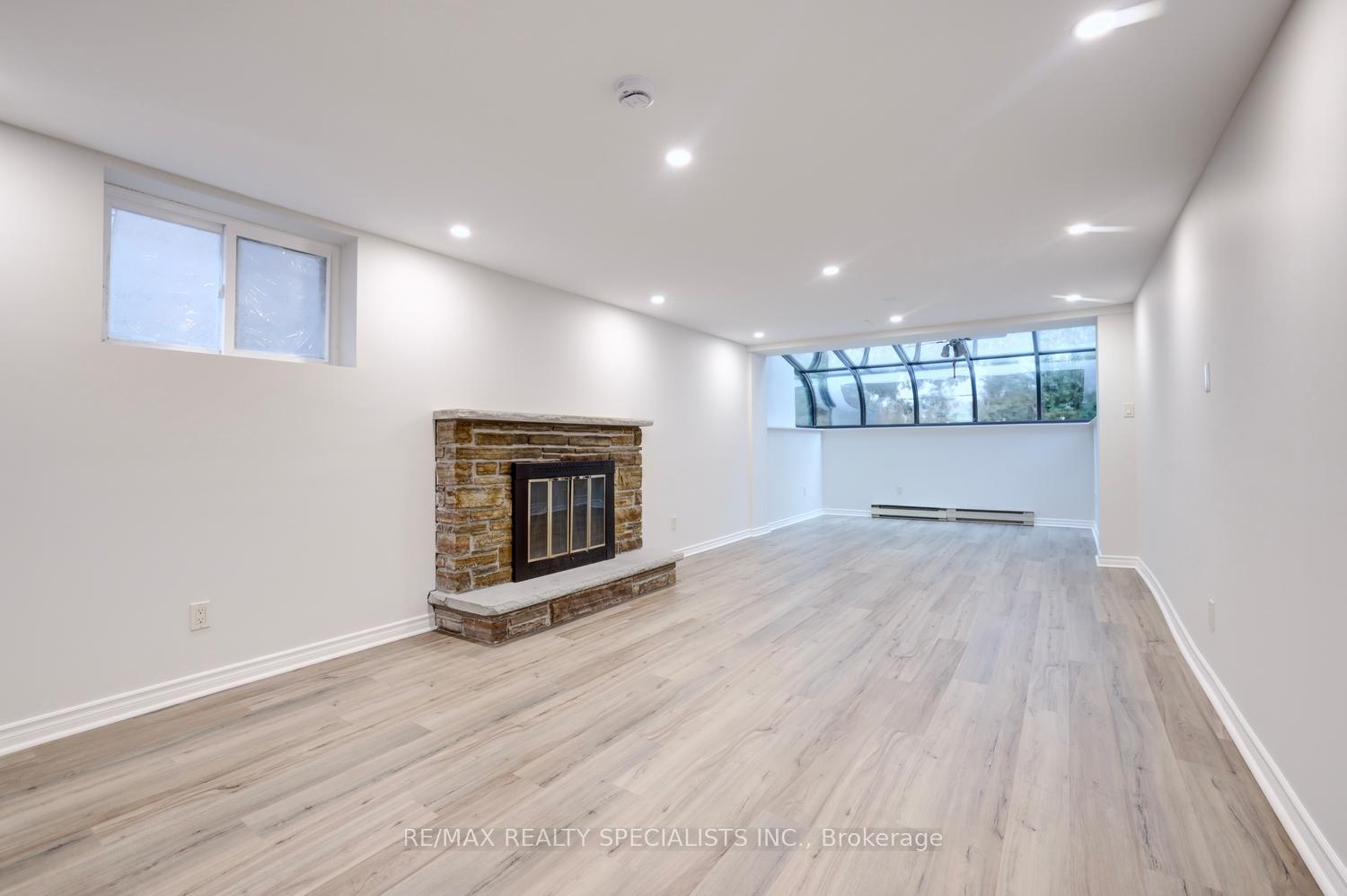 Photo 29 of 2390 Pyramid Crescent, Mississauga, Sheridan — HOMEH