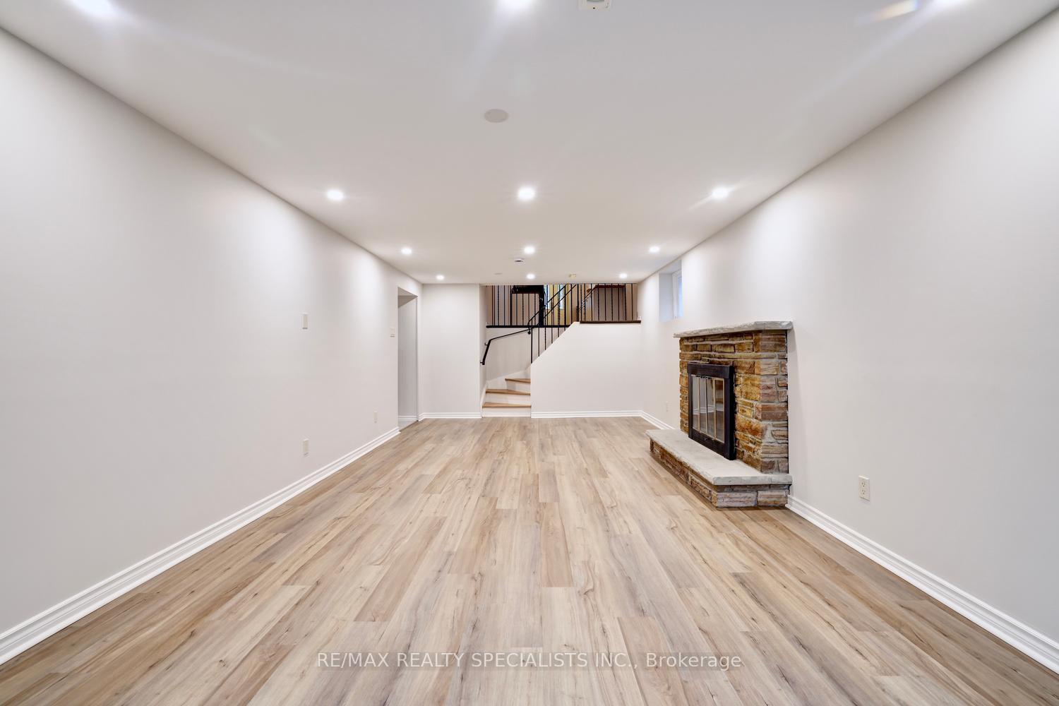 Photo 30 of 2390 Pyramid Crescent, Mississauga, Sheridan — HOMEH