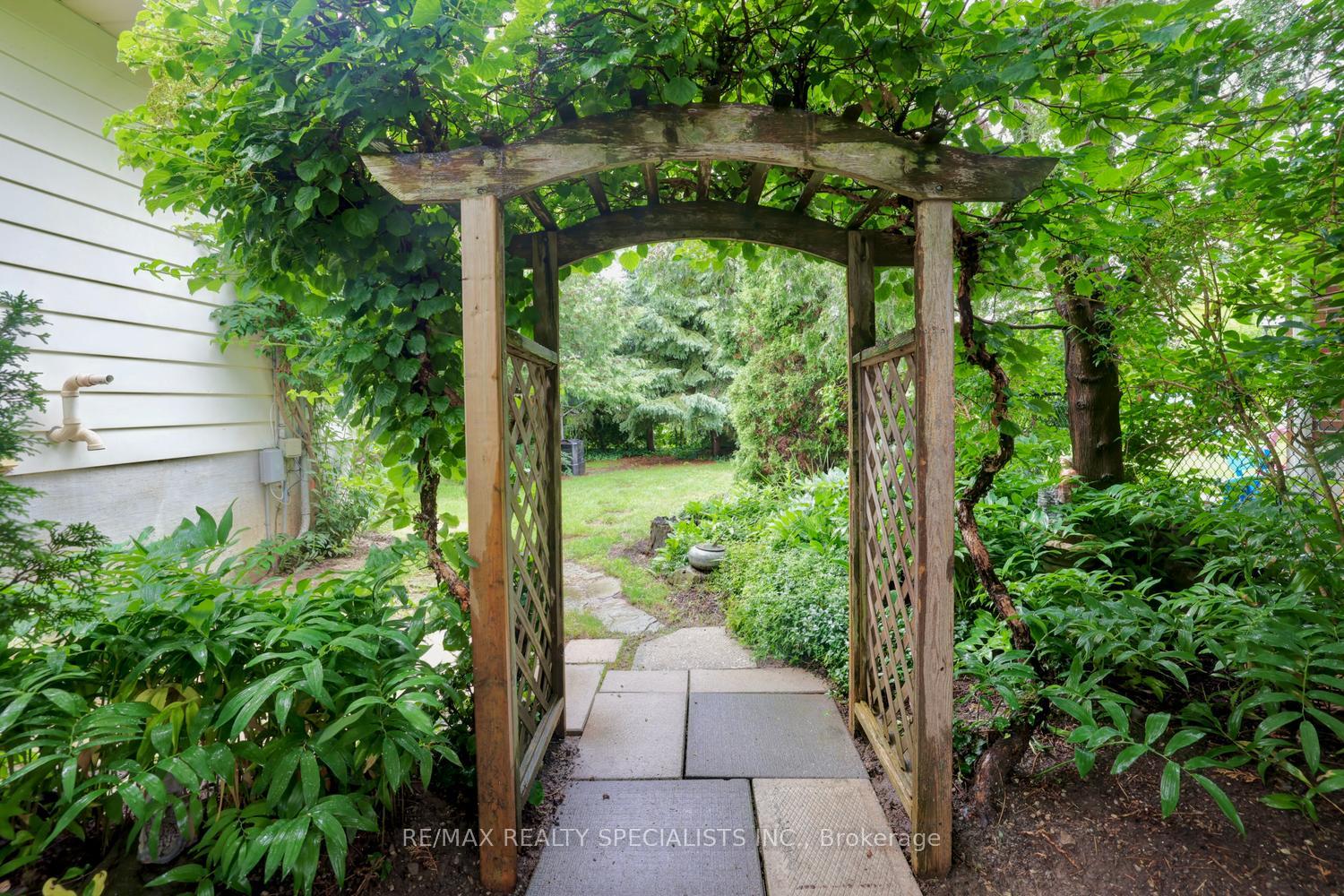Photo 40 of 2390 Pyramid Crescent, Mississauga, Sheridan — HOMEH