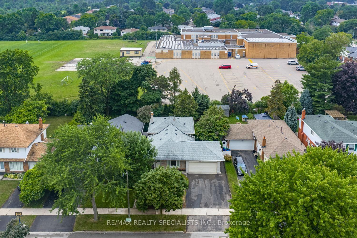 Photo 46 of 2390 Pyramid Crescent, Mississauga, Sheridan — HOMEH