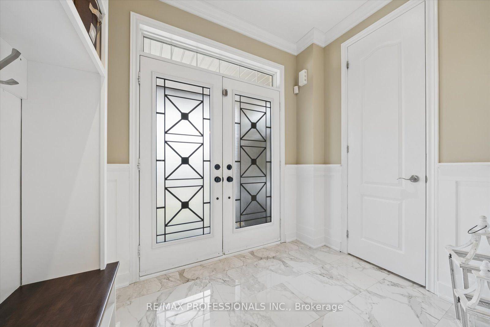 Photo 3 of 28 Roma Drive, Whitby, Williamsburg — HOMEH