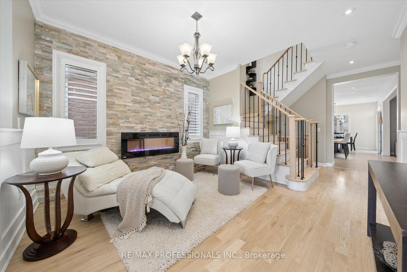 Photo 5 of 28 Roma Drive, Whitby, Williamsburg — HOMEH