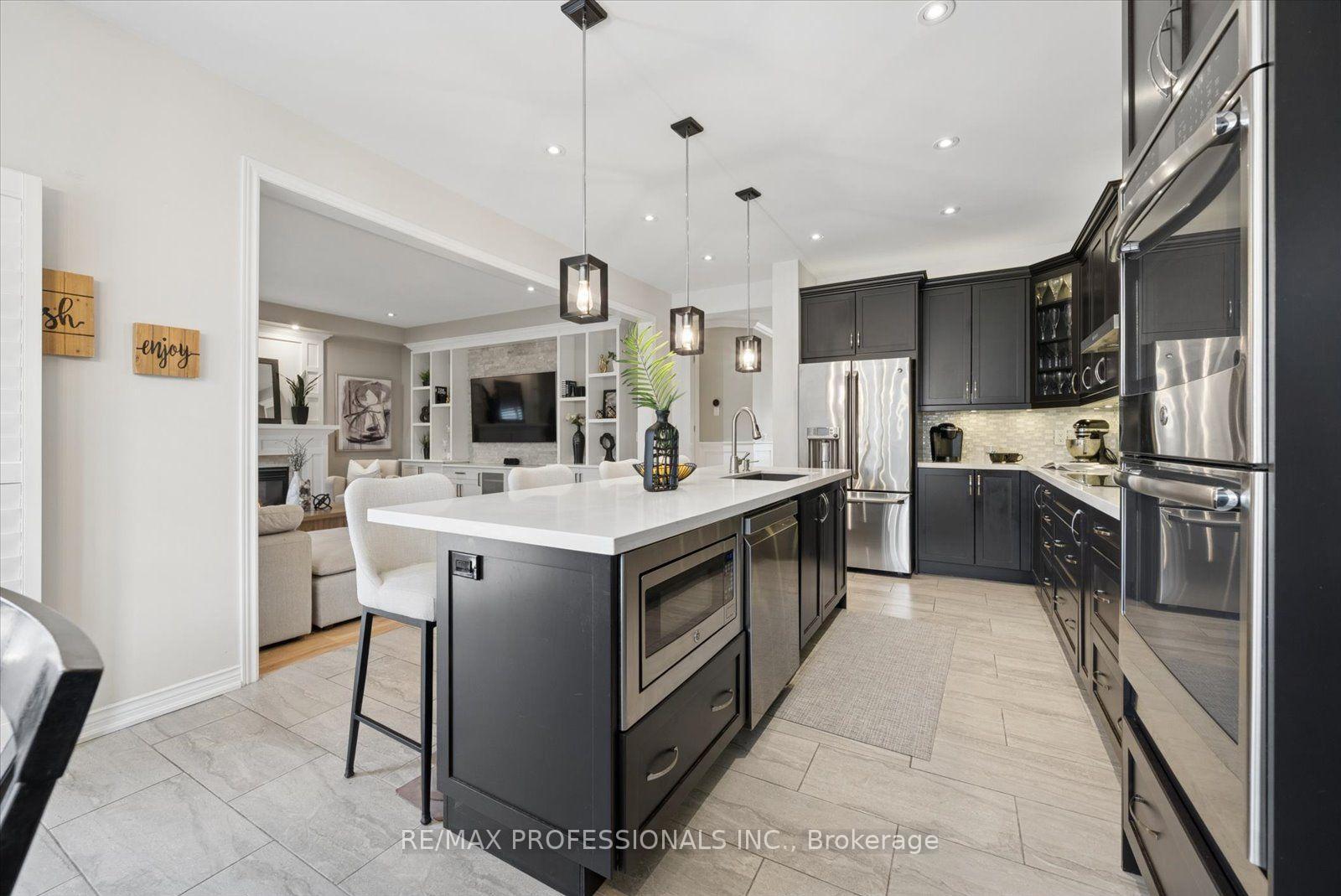 Photo 10 of 28 Roma Drive, Whitby, Williamsburg — HOMEH