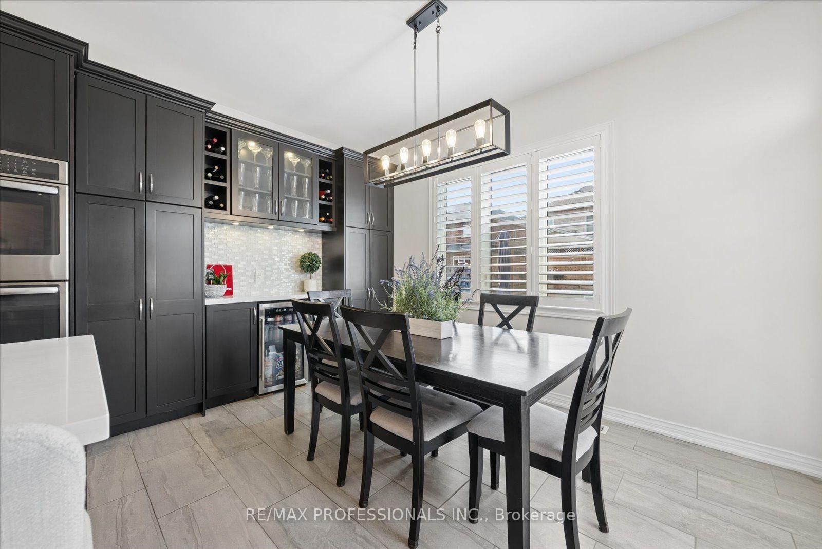 Photo 11 of 28 Roma Drive, Whitby, Williamsburg — HOMEH