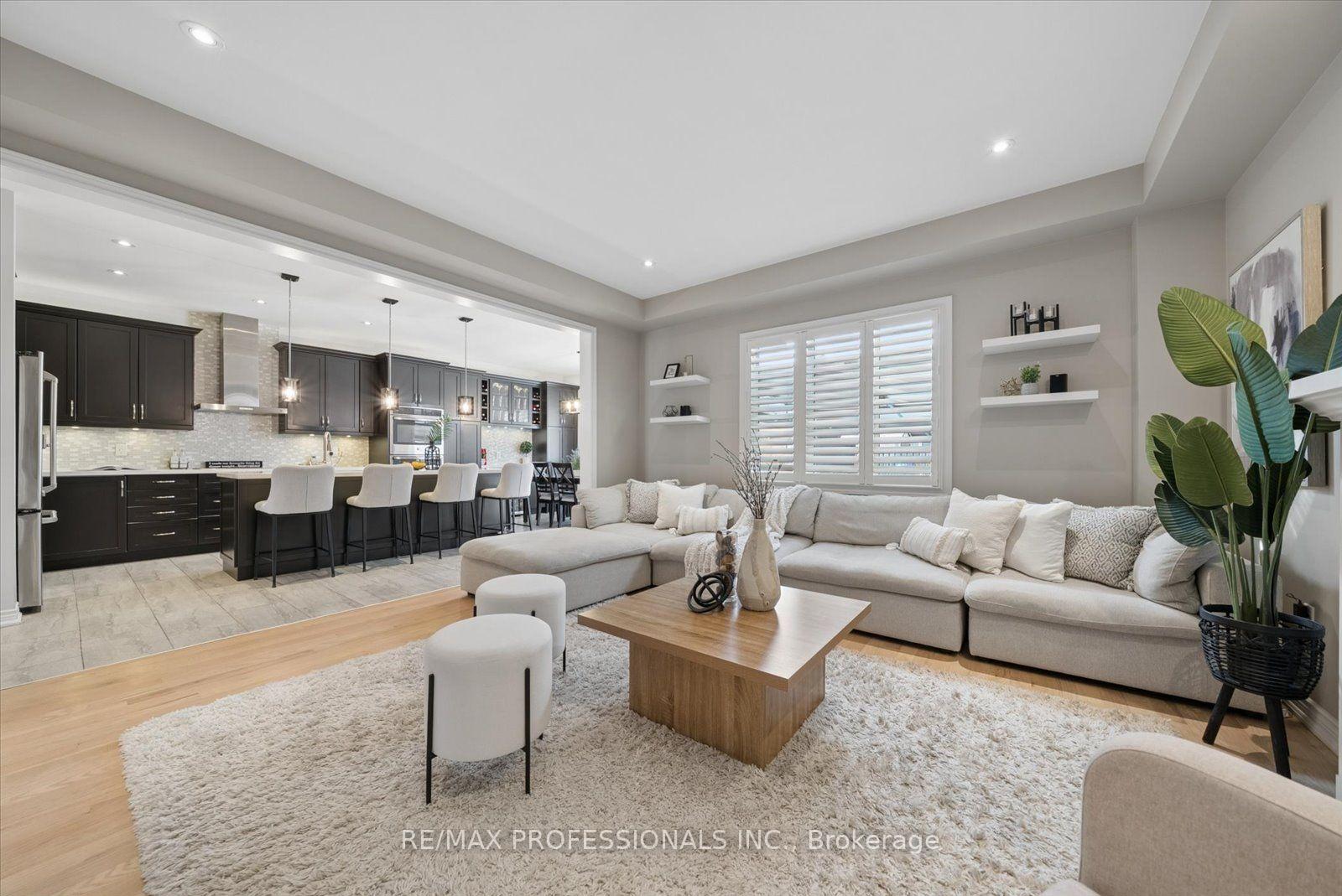 Photo 15 of 28 Roma Drive, Whitby, Williamsburg — HOMEH
