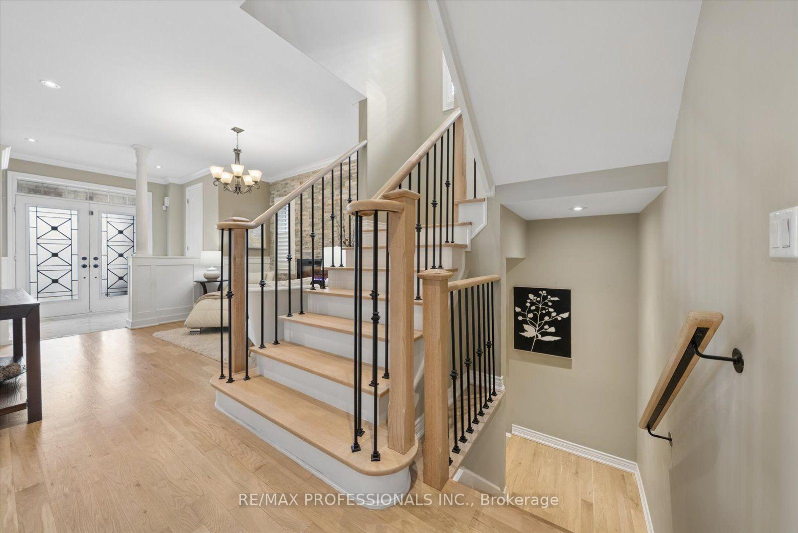 Photo 16 of 28 Roma Drive, Whitby, Williamsburg — HOMEH