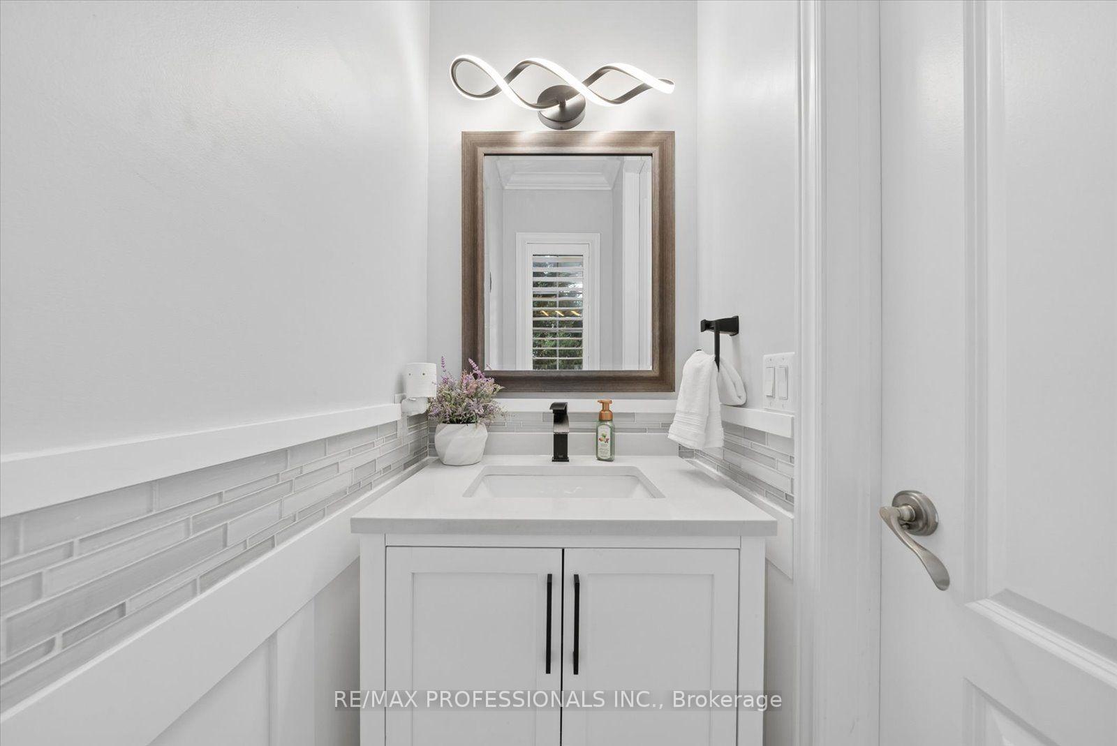 Photo 17 of 28 Roma Drive, Whitby, Williamsburg — HOMEH