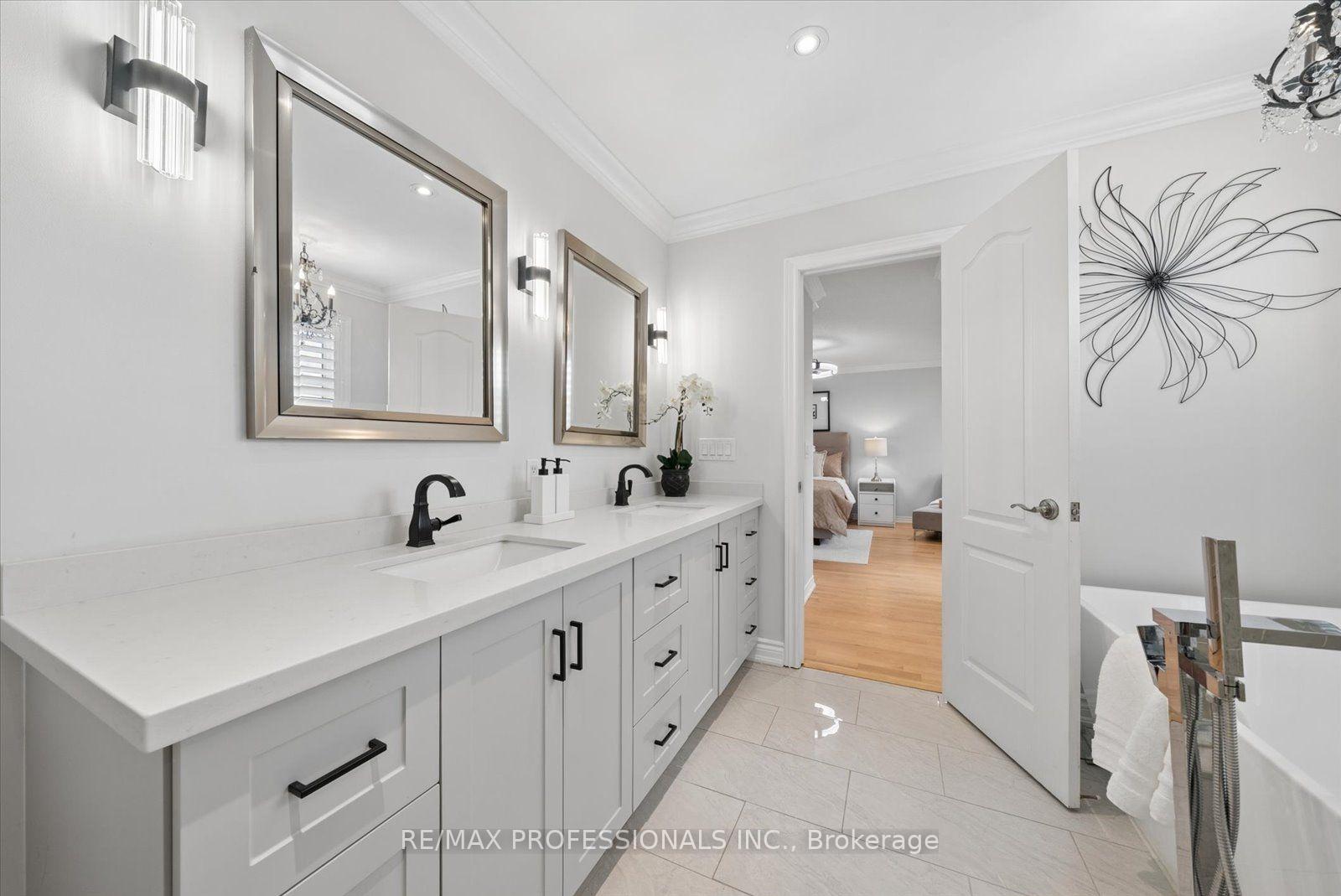 Photo 21 of 28 Roma Drive, Whitby, Williamsburg — HOMEH