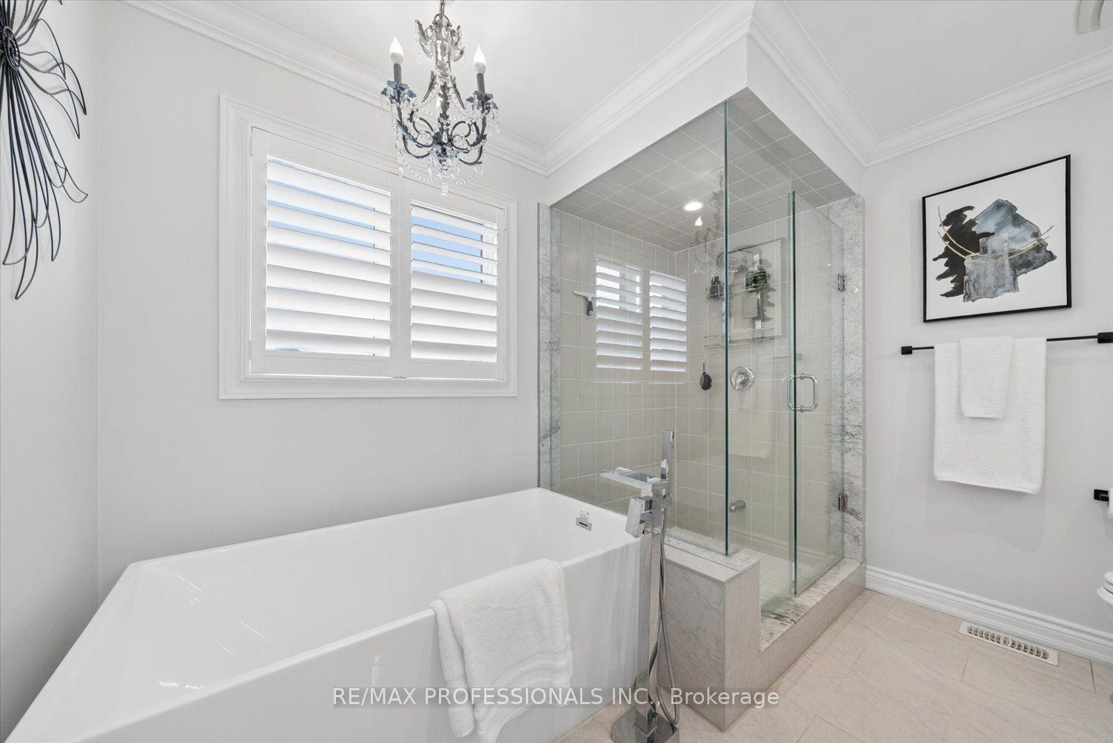 Photo 22 of 28 Roma Drive, Whitby, Williamsburg — HOMEH