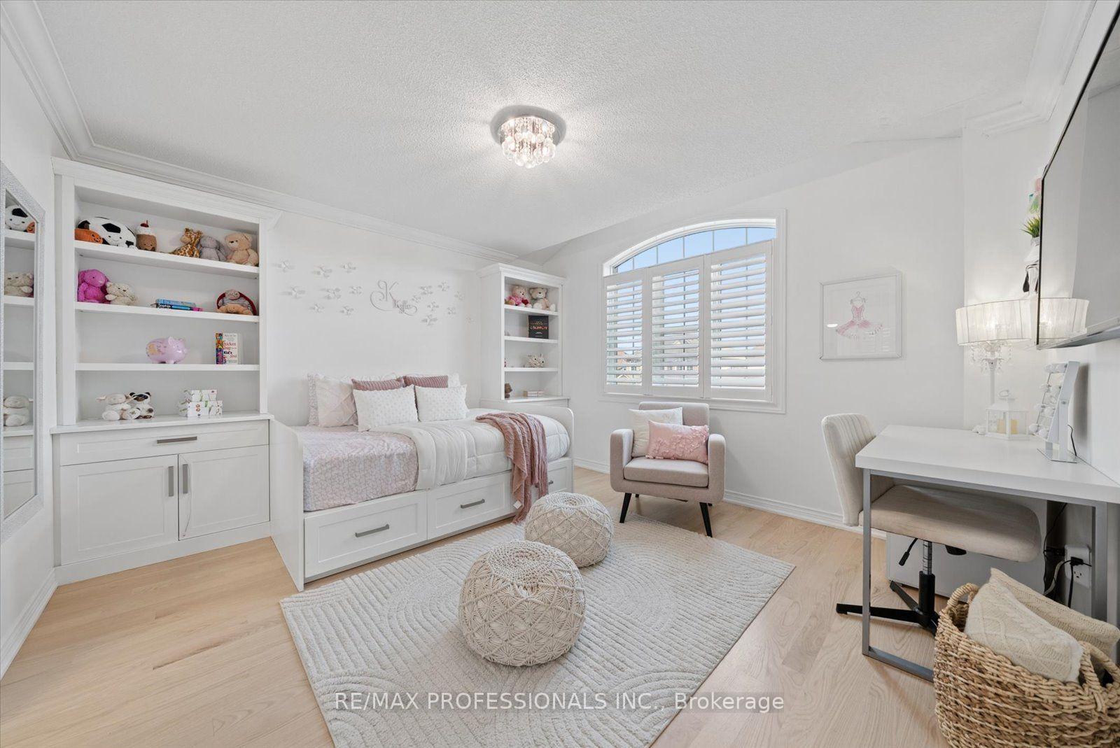 Photo 25 of 28 Roma Drive, Whitby, Williamsburg — HOMEH