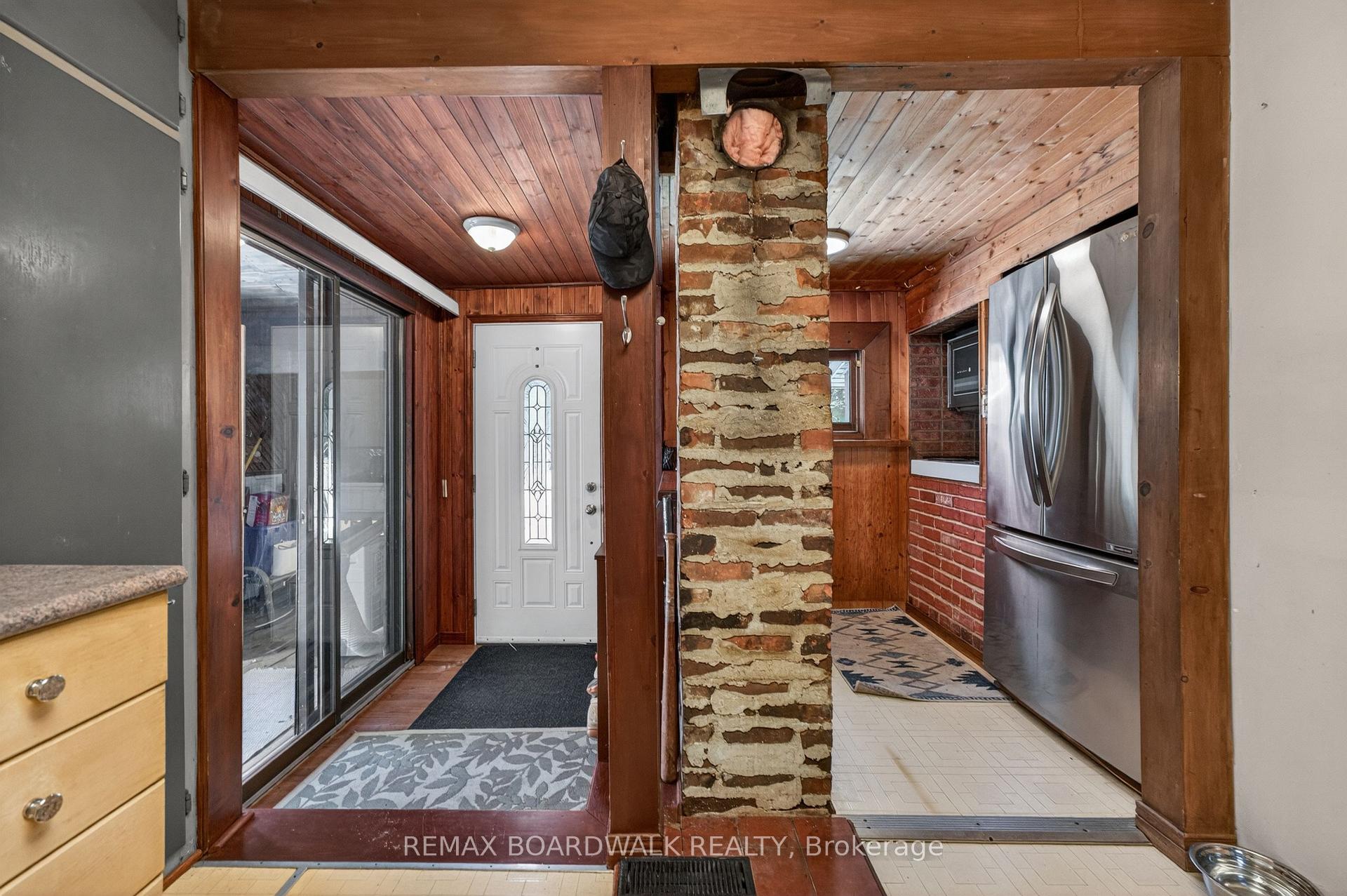 Photo 17 of 92 Orvigale Road, Ottawa, Woodroffe — HOMEH